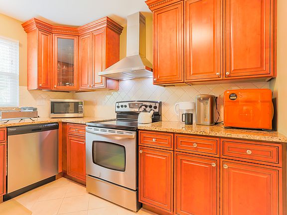 2nd image of 14750 Avocado Ln
