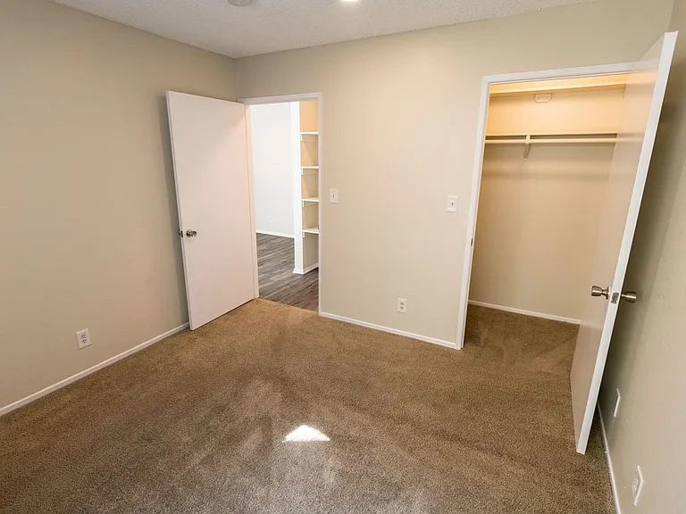 700 S. Berendo Ave — Photo 41