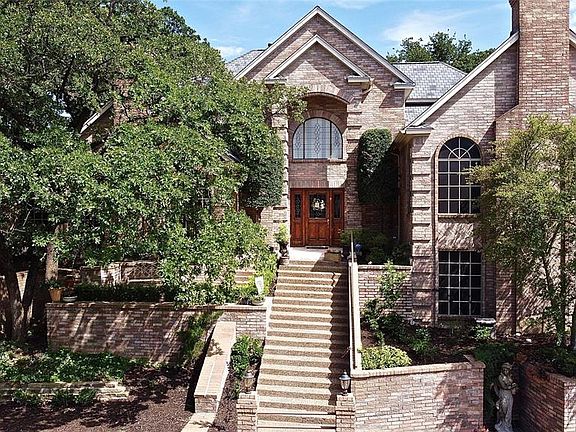 3rd image of 2605 Winding Hollow Ln