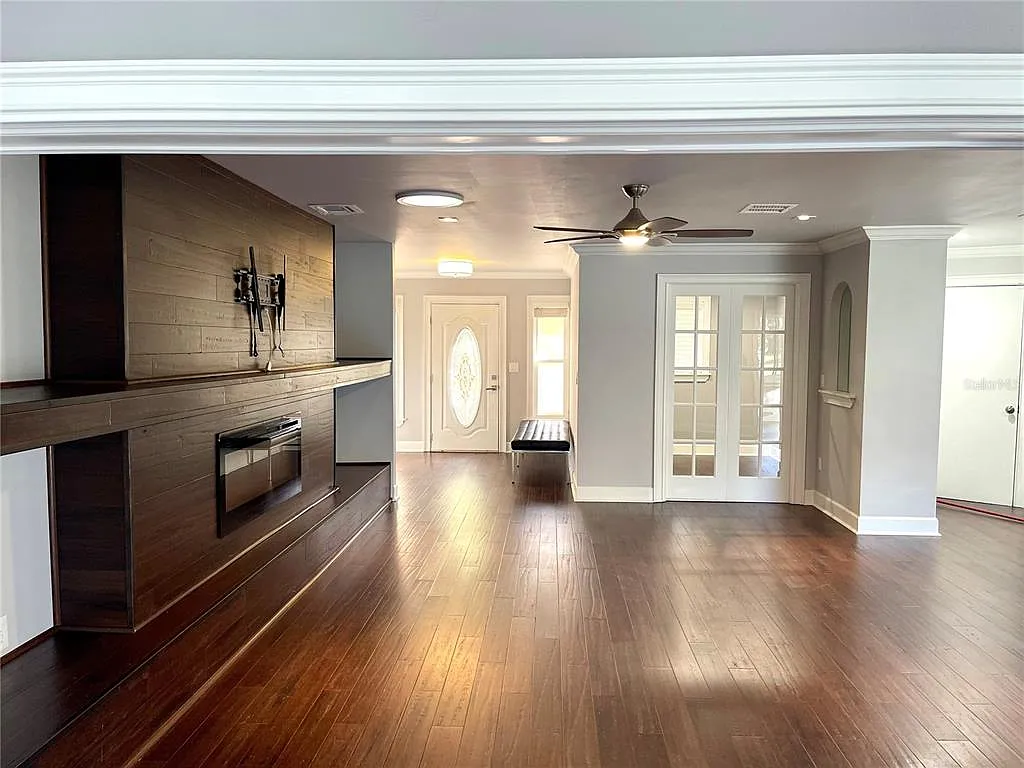 3 bed, 2.0 bath, 2196 sqft, $3,500 — Photo 4