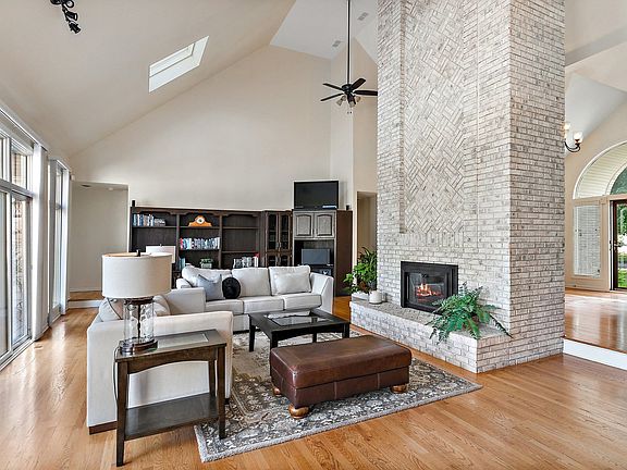 4th image of 24323 Turnberry Ct