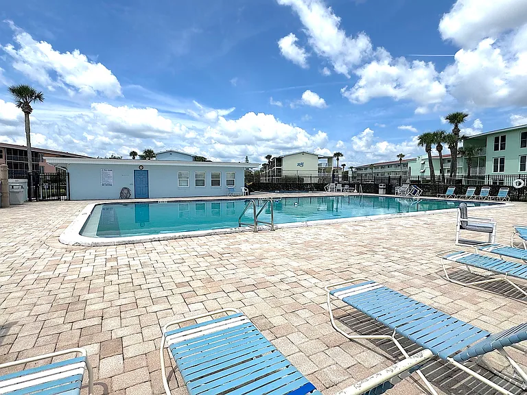 721 S Beach St — Photo 20