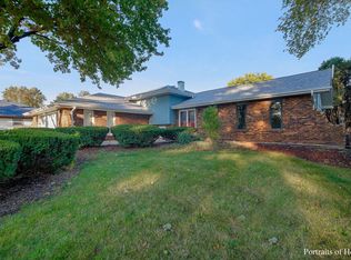 11S583 Whittington Ln, Naperville, IL 60564