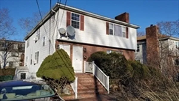 3 bed, 1.5 bath, 1350 sqft, $3,350 — Photo 1