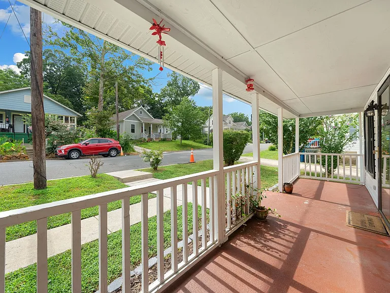 804 Gerard St — Photo 2