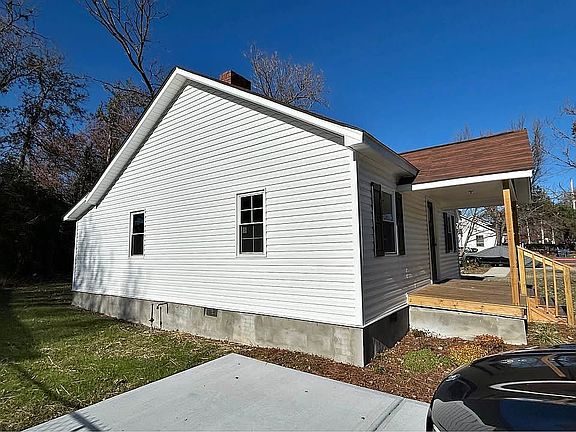 3rd image of 664 Simpson St