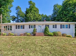 32 Ridge Dr, East Hanover, NJ 07936