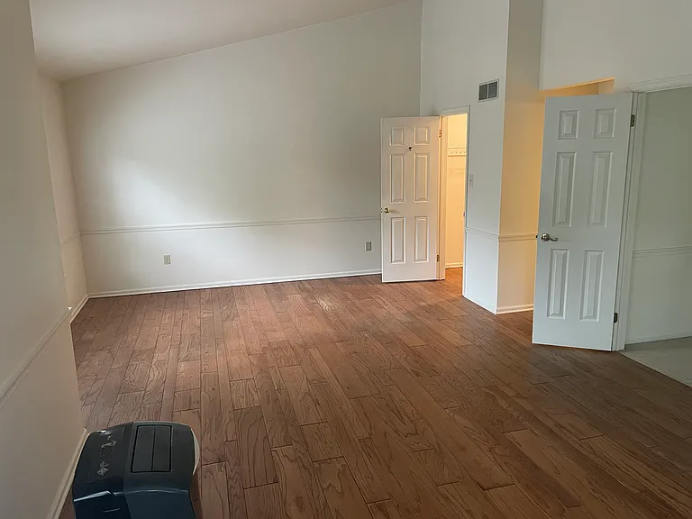 465 Trumbull Ct — Photo 13