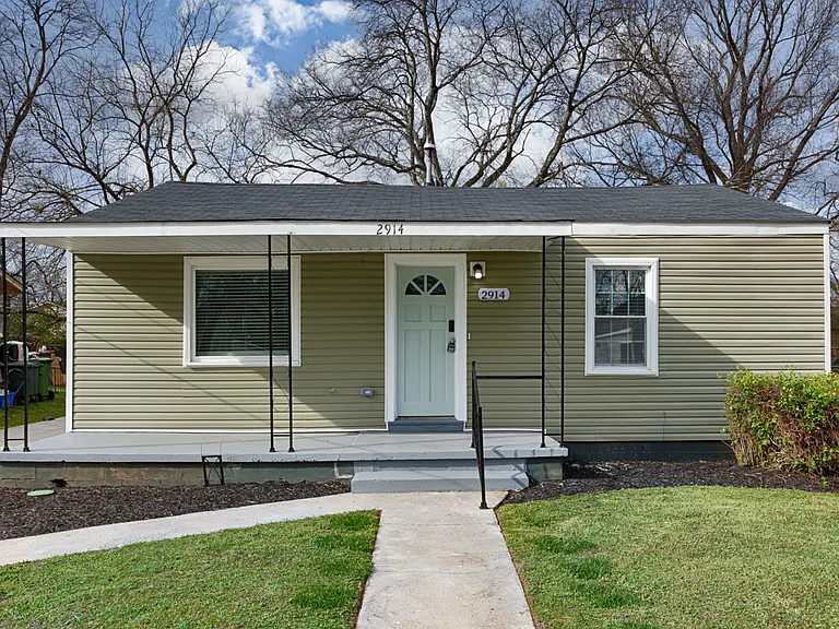 2914 Battle Dr NW — Photo 2