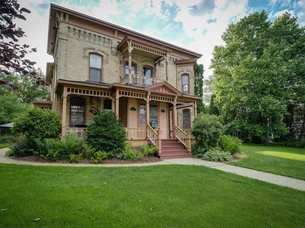 516 S Page St, Stoughton, WI 53589