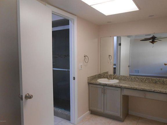 5th image of 865 Pilgrim Dr