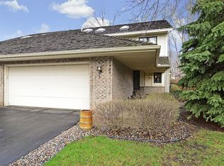 1137 Hollybrook Dr, Wayzata, MN 55391