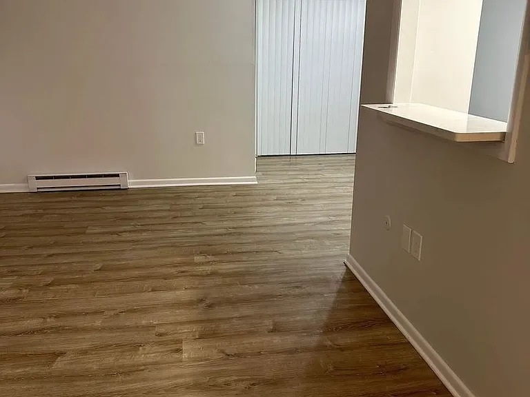 Robin Hood Apartments — Photo 10