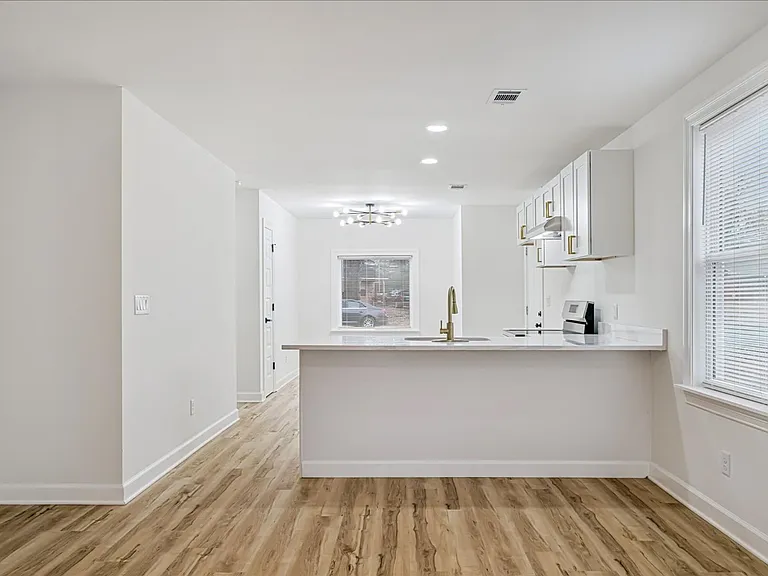 825 N 7th St — Photo 9