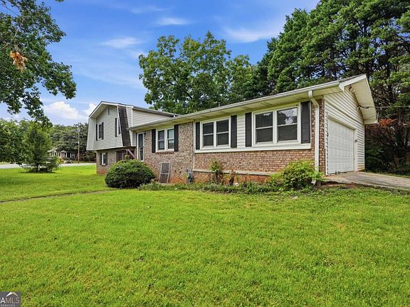 2nd image of 305 Mercer Dr