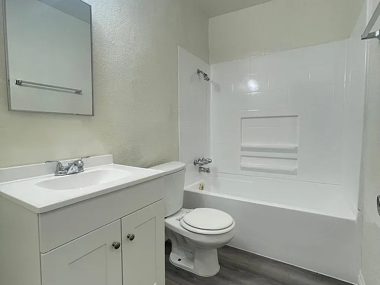 1111 E Seventh St — Photo 9