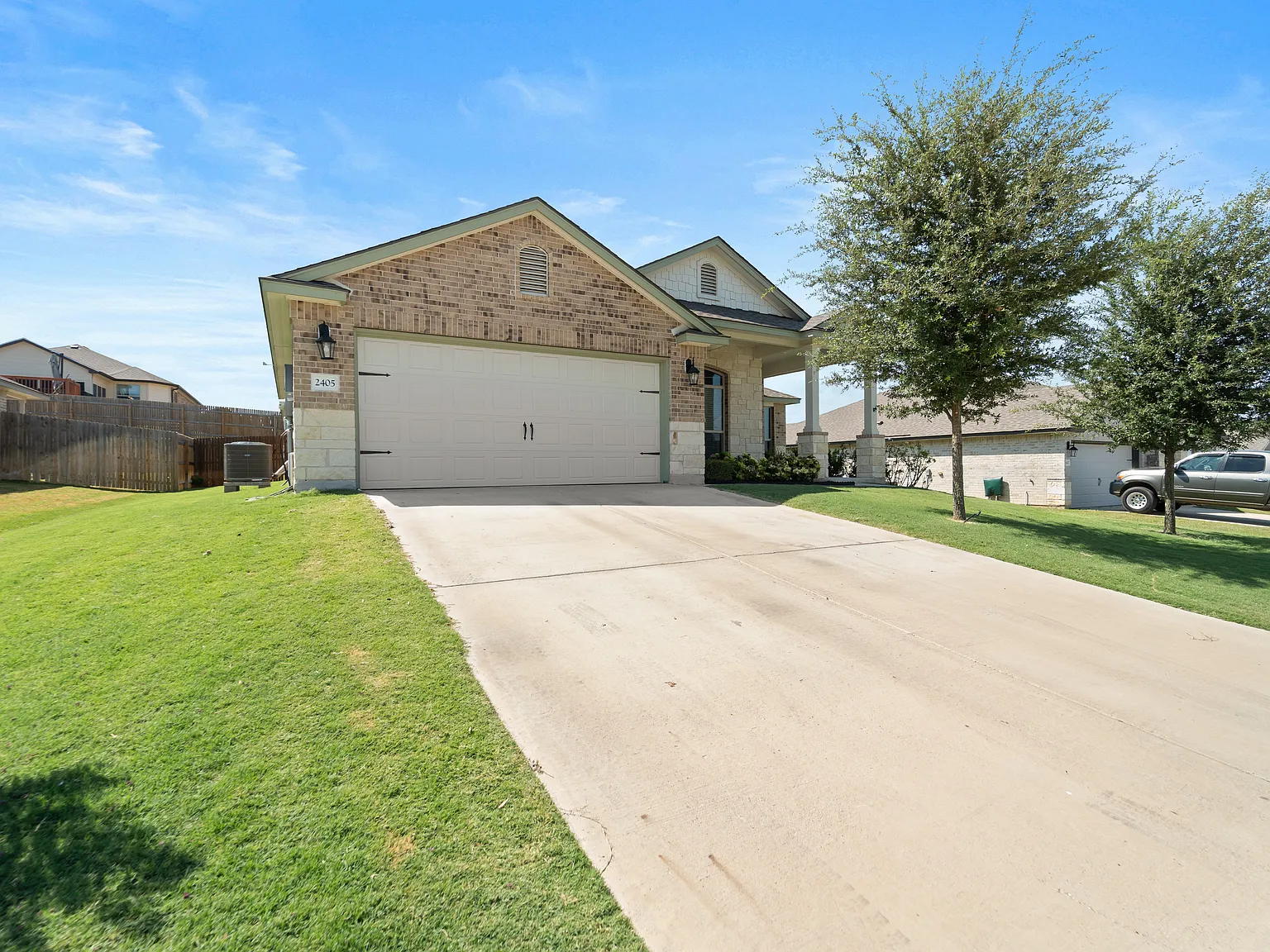 3 bed, 2024 sqft, $2,100 — Photo 2