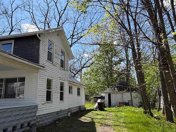4th image of 108 S Pine St