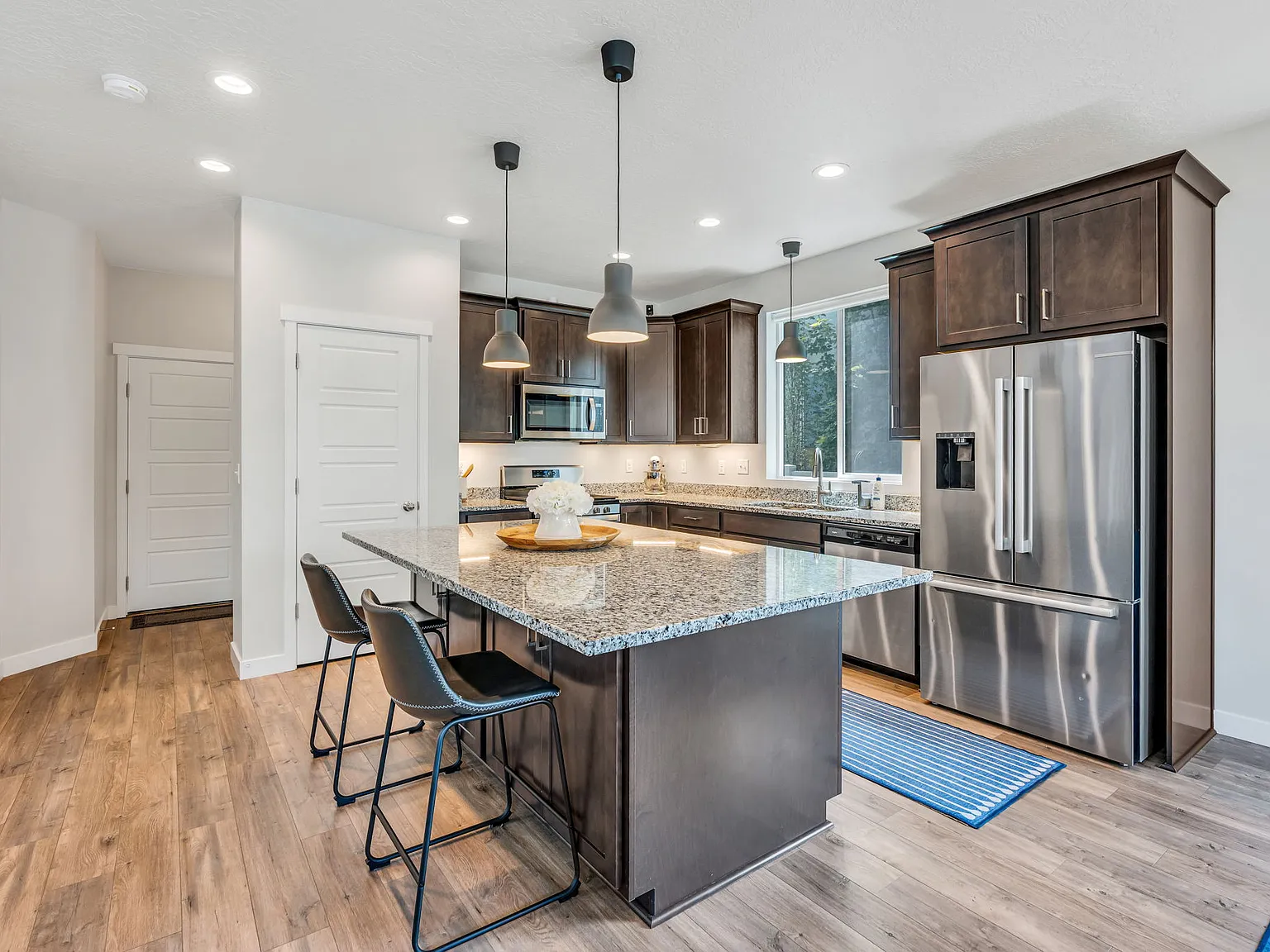 3 bed, 2.5 bath, 2943 sqft, $2,600 — Photo 4