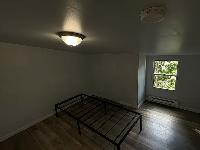 522 Howard Ave — Photo 2