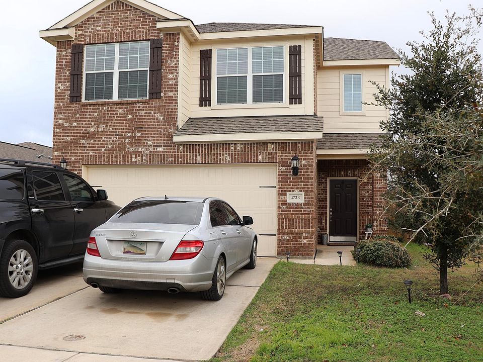2 Story , 3 Bedroom, 2 1/2 Bath, Open Floor Plan