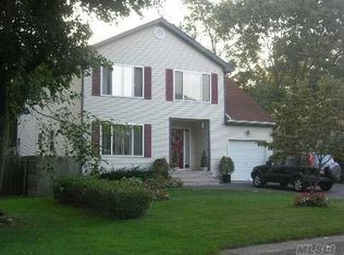 405 1st St, E Northport, NY 11731