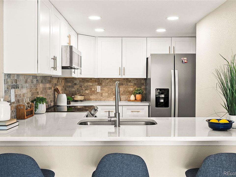 1st image of 206 S Holman Way