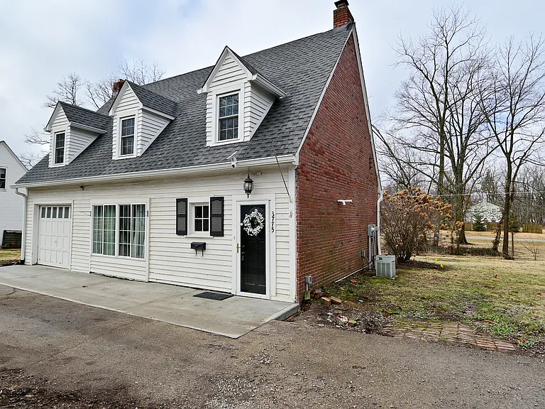 3775 E Thompson Rd — Photo 2