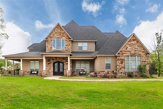 1st image of 280 Clear Lake Cir