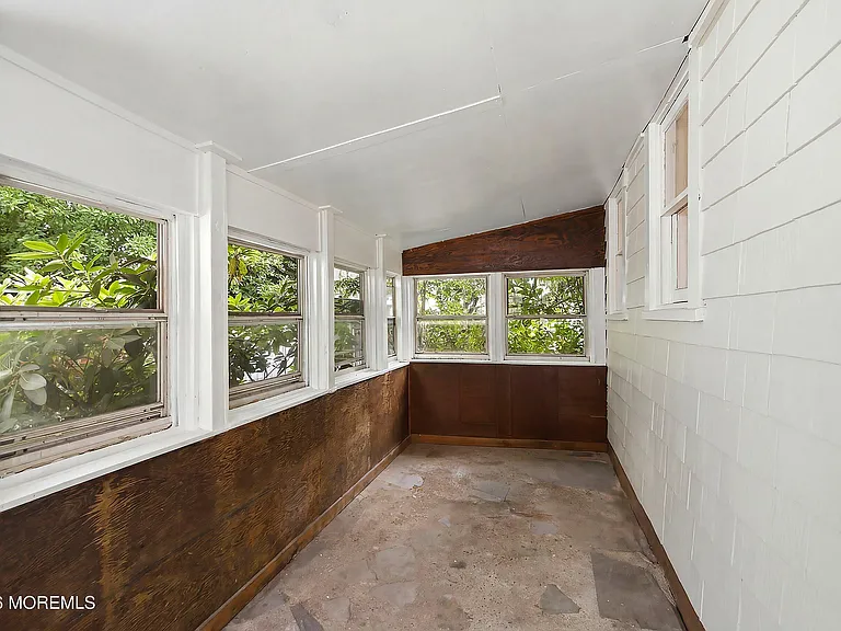 1208 Maplewood Rd — Photo 2
