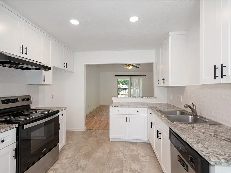 1 Ollerton Dr — Photo 3