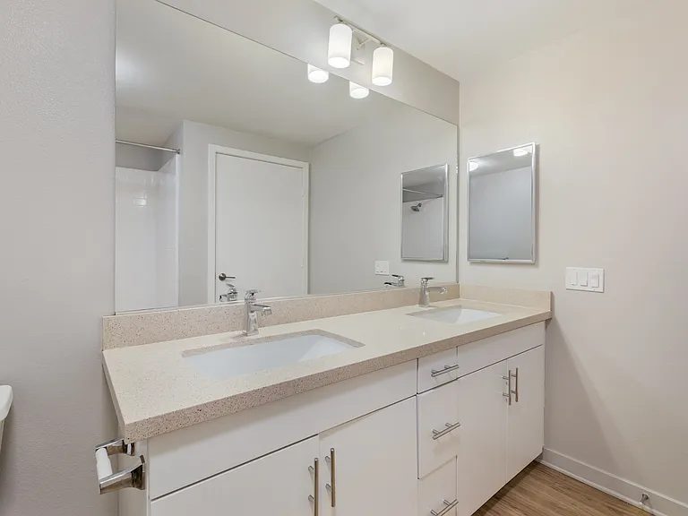 Metro Gateway Apartment Homes — Photo 21