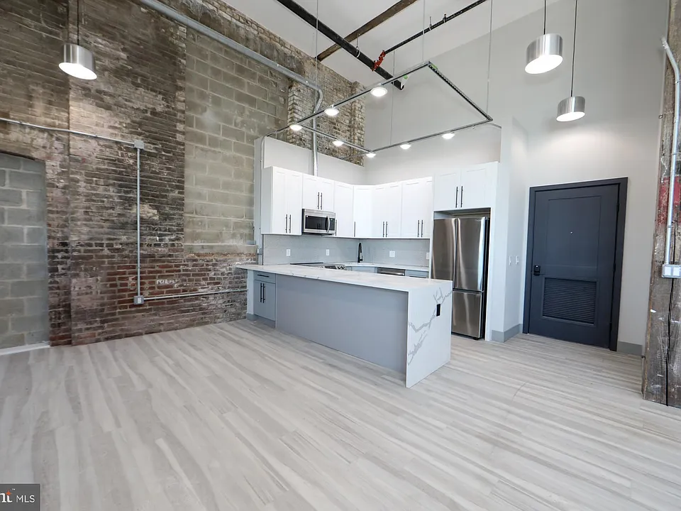 1810 E Venango St #506