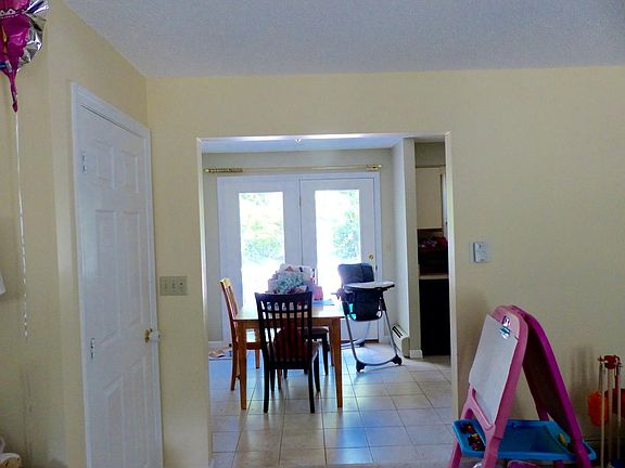 3rd image of 401 Heritage Ln