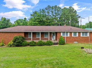 28576 Lyons St, Coolville, OH 45723