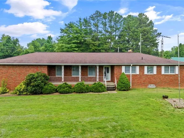 28576 Lyons St, Coolville, OH 45723