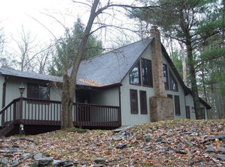 125 Doe Dr, Dingmans Ferry, PA 18328