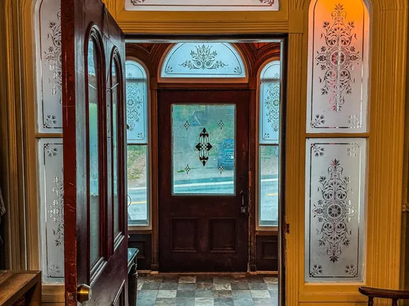 75 Denoon St, Pictou, NS B0K 1H0