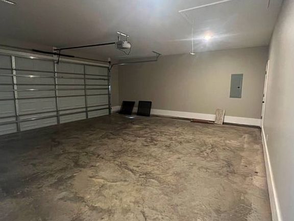 3rd image of 320 Liberty Loop