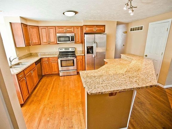 3rd image of 1743 Canterbury Dr
