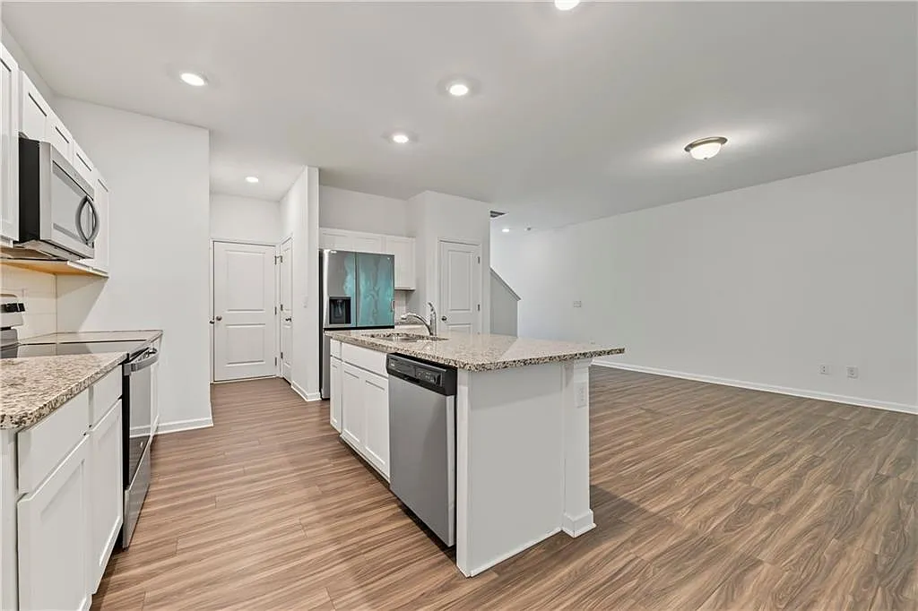 3 bed, 2.5 bath, 1772 sqft, $2,350 — Photo 4