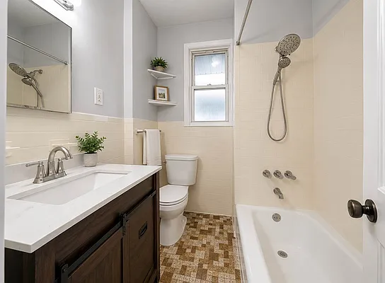 Bathroom, photo 1