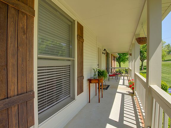 5th image of 622 E Glenridge Ln