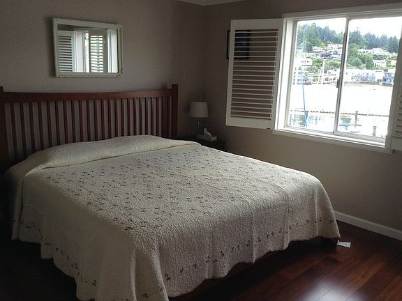 4th image of 3889 Harborview Dr Unit D-204