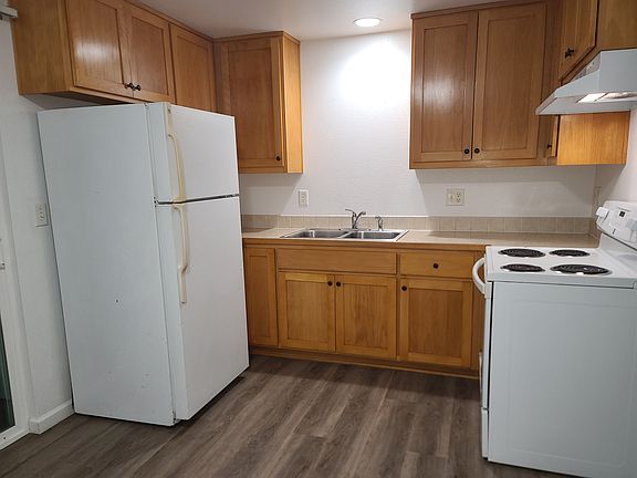 Sample photo. This unit has the stove and refrigerator in opposite locations, but the layout is otherwise the same.