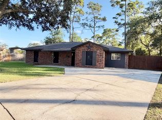 2133 Greenlee Ln, Dickinson, TX 77539