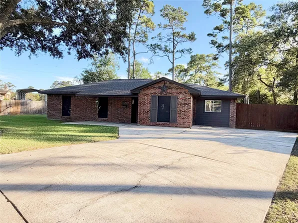 2133 Greenlee Ln, Dickinson, TX 77539