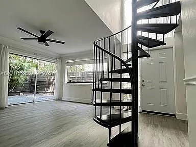 3209 Bird Ave — Photo 2