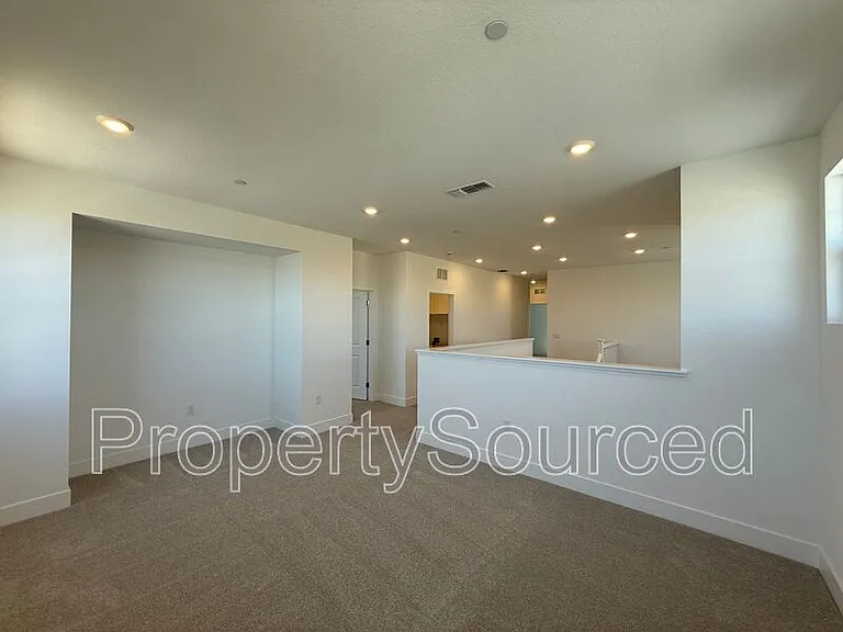1336 N Martorella Ave — Photo 29