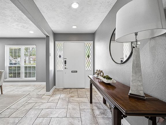 4th image of 10907 Overbrook Ln